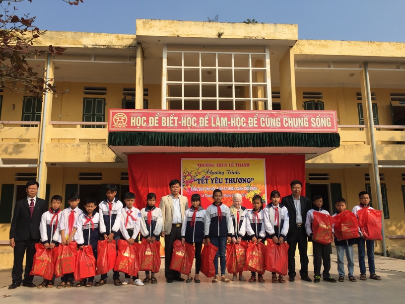 Trường THCS Lê Thanh tưng bừng tổ chức Chương trình "Tết yêu thương" nhân dịp xuân mới Đinh Dậu 2017